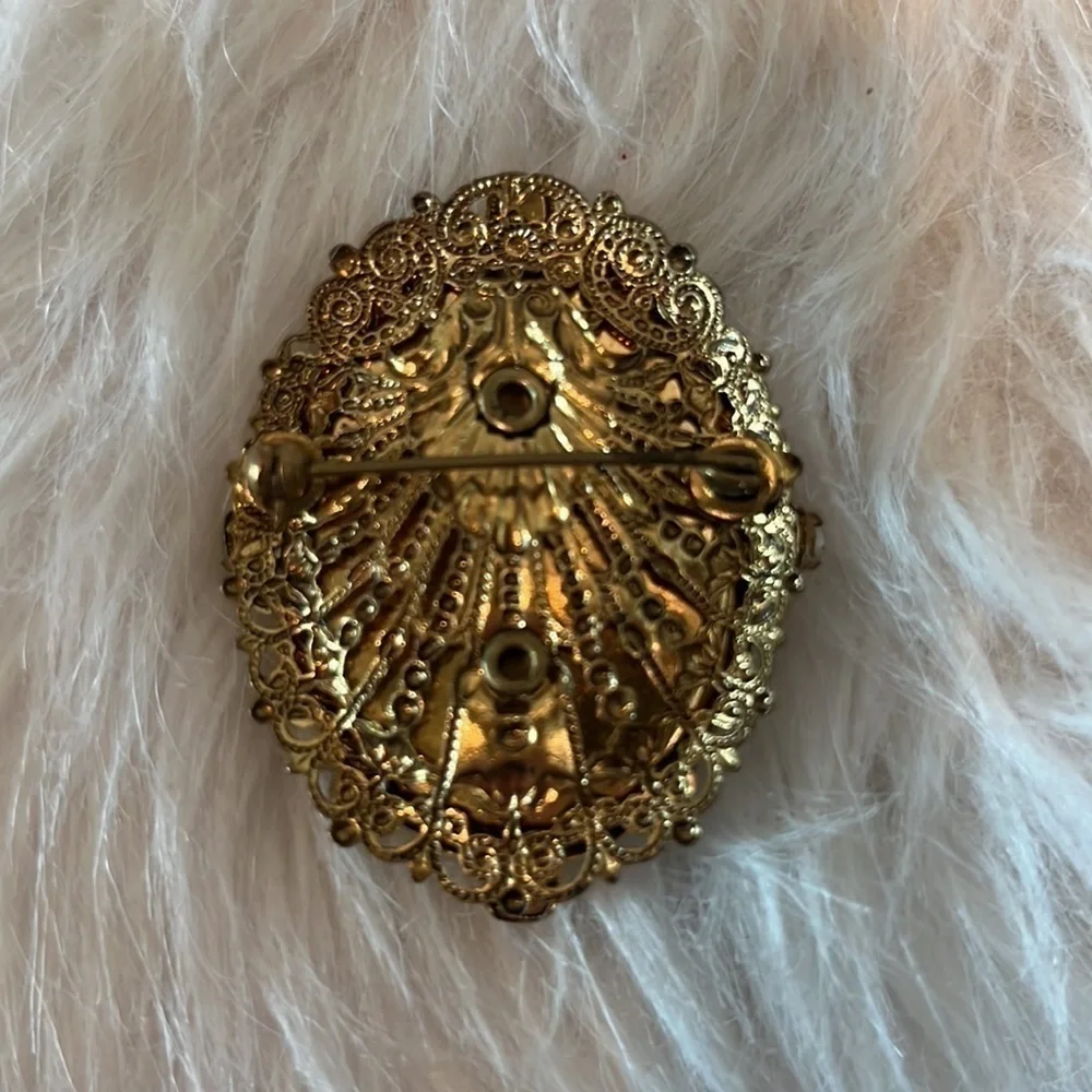 VINTAGE cameo brooch pin gold tone rhinestone painted porcelain Victorian couple